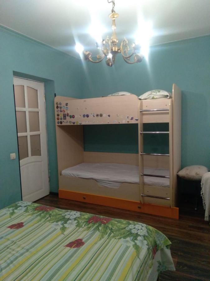 סוקהום Apartment On Dzhonua Street מראה חיצוני תמונה